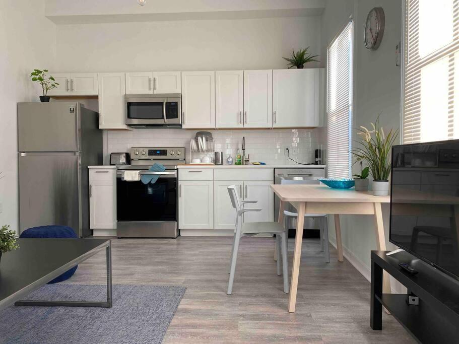 Chic Bungalow Apartment Steps From Armature Works & Downtown Riverwalk Tampa Ngoại thất bức ảnh